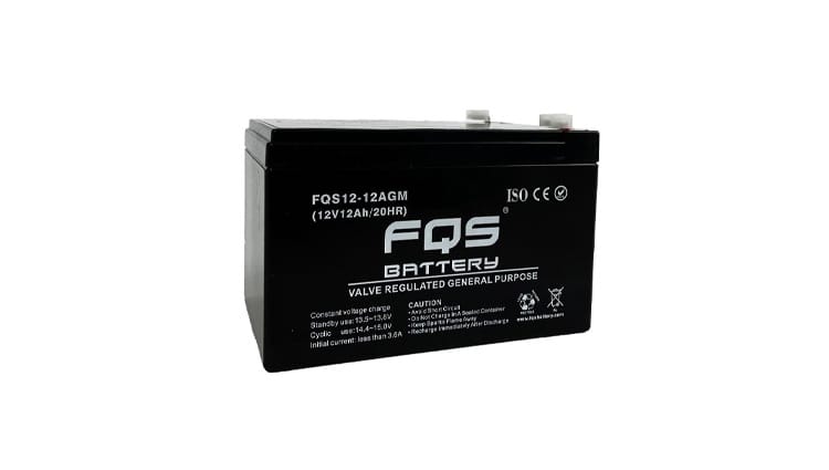 Batería 12-12AGM de la gama de Tracción Ligera de FQS Battery, con tecnología AGM.