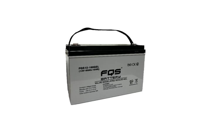 Batería 12-100GEL de la gama de Tracción Ligera de FQS Battery, con tecnología GEL.