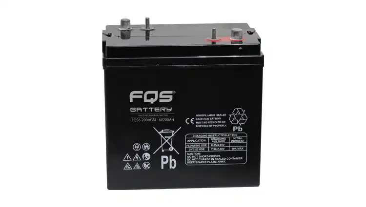 Batería 6-200AGM de la gama de Tracción Ligera de FQS Battery, con tecnología AGM.